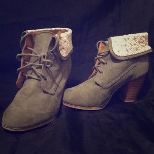 Olive Green and White | Ankle boots | Size: 6